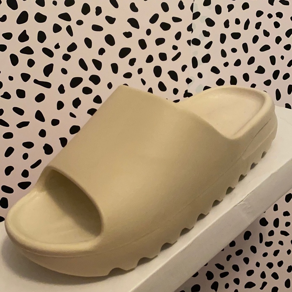 NWT Pretty little thing ribbed sole slides